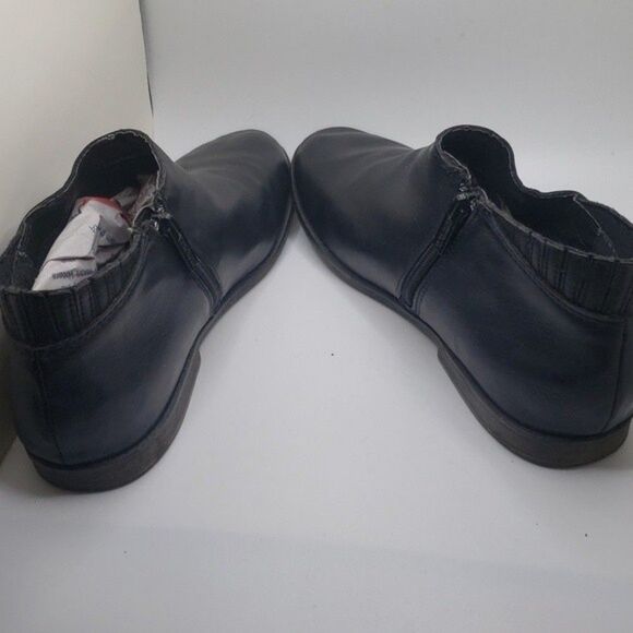 Kenneth Cole Reaction black flat ankle booties side zipper - Picture 7 of 9